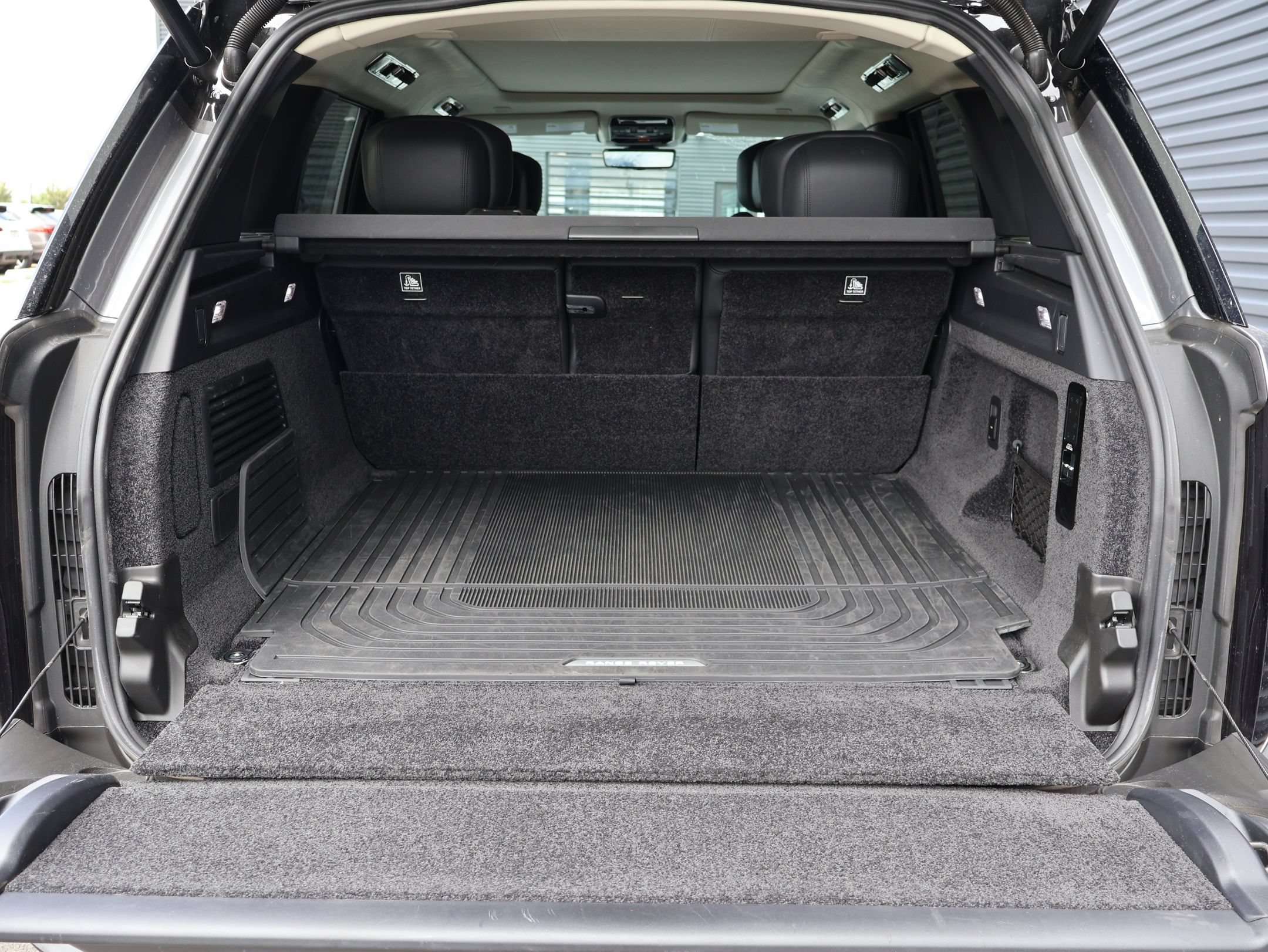 Used 2025 Eiger Gray Metallic Land Rover Autobiography image 29