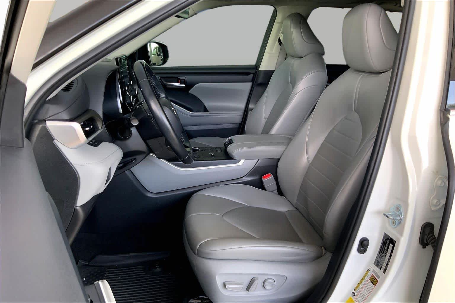Used 2021 Blizzard Pearl Toyota XLE image 8