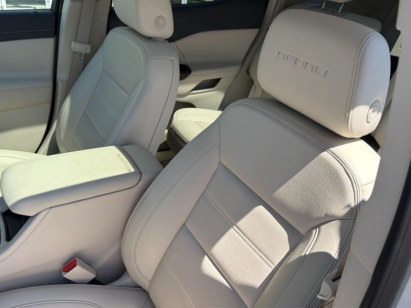 Used 2023 White Frost Tricoat GMC Denali image 31