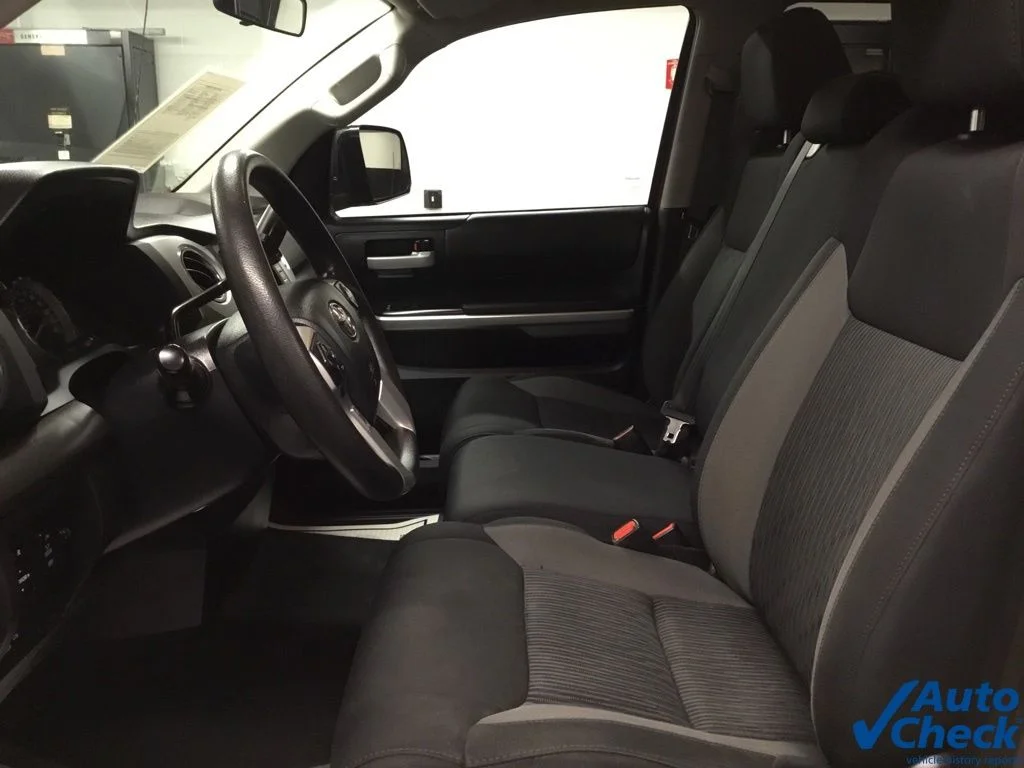 Used 2014 Red Toyota SR5 image 29