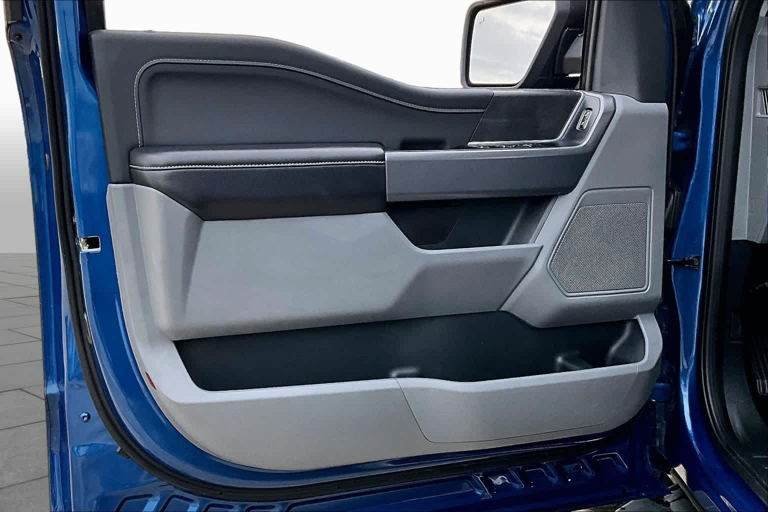 Used 2025 Atlas Blue Metallic Ford XLT image 22