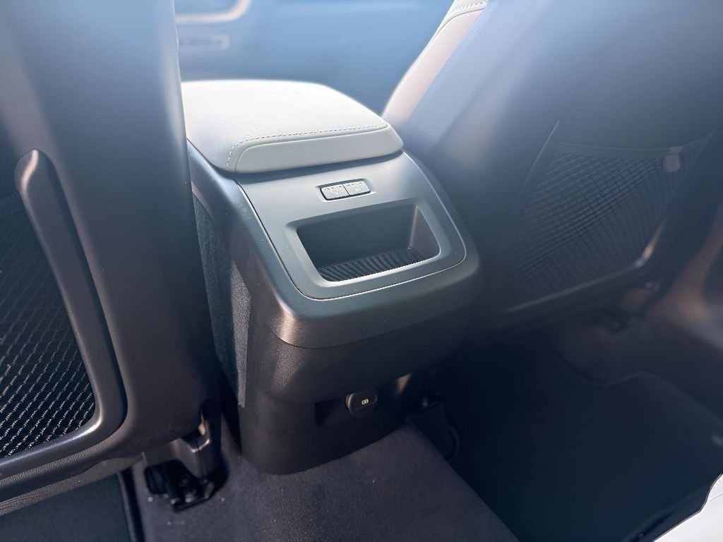 2026 Volvo XC60 Plus - Photo 24