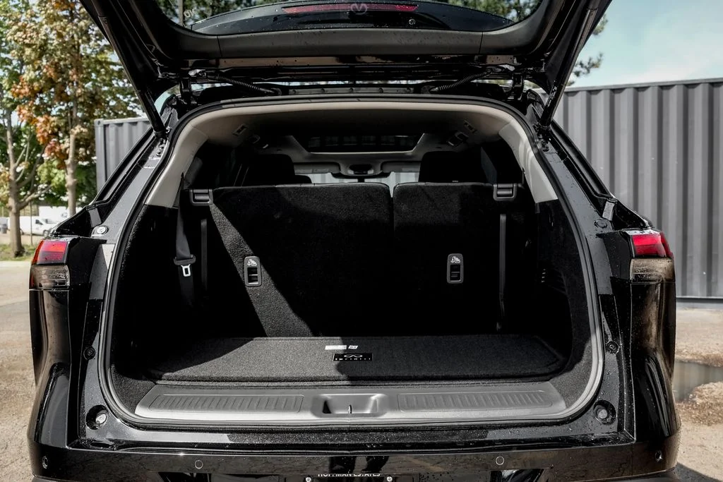 New 2027 MINERAL BLACK INFINITI Luxe AWD image 10