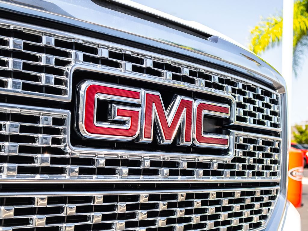 Used 2018 White GMC SLT image 5