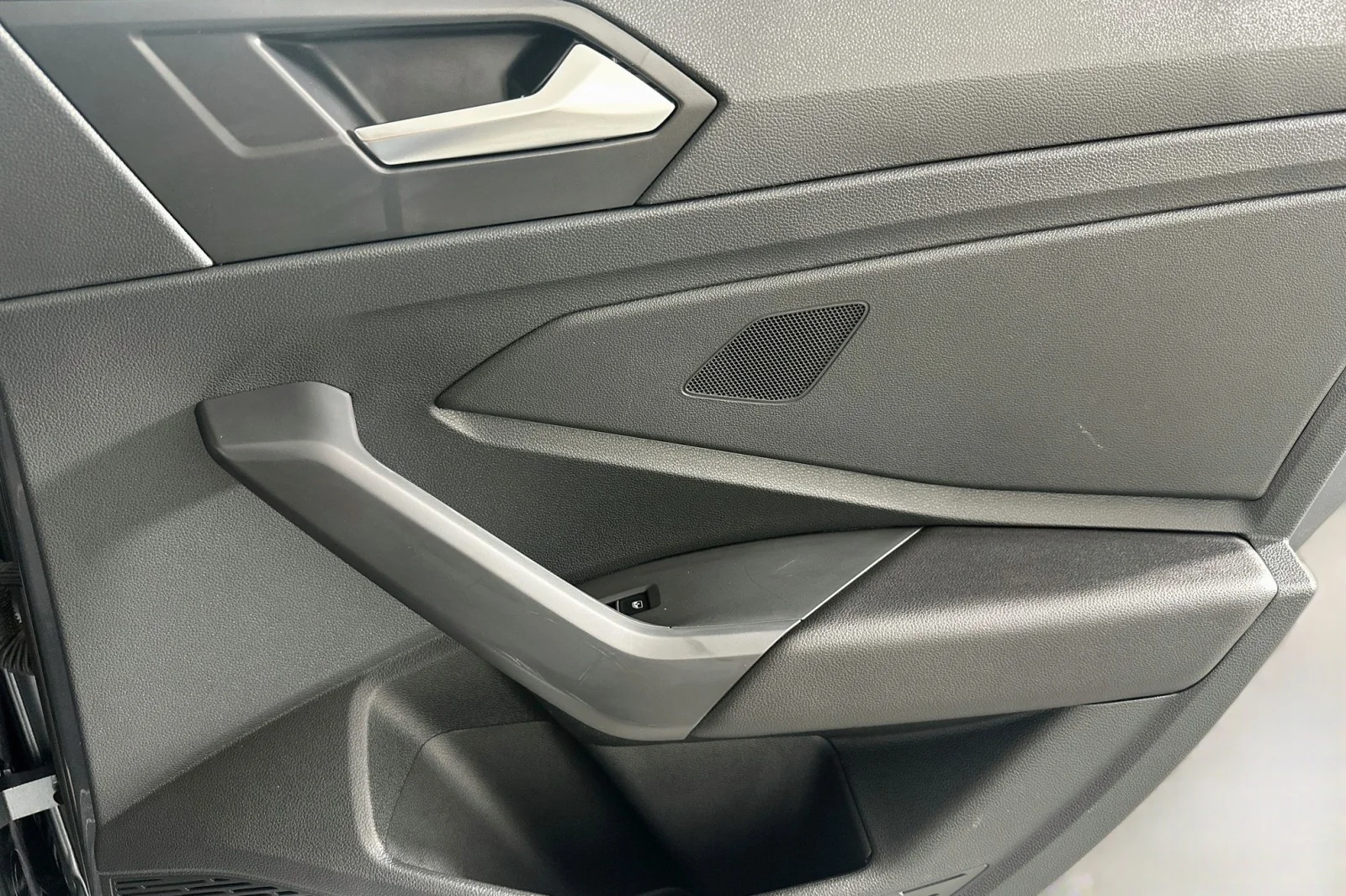 Used 2025 Platinum Gray Metallic Volkswagen S image 23