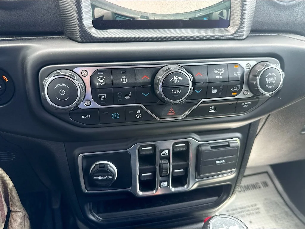 Used 2022  Jeep Unlimited Sahara 4xe image 17