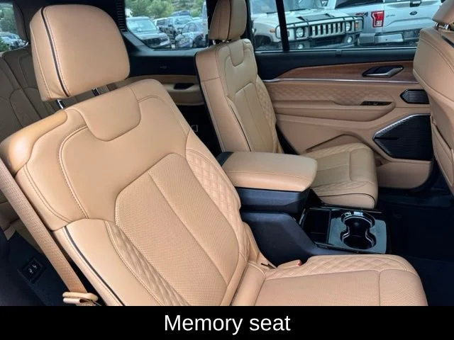 Used 2023 Gray Jeep Summit image 28