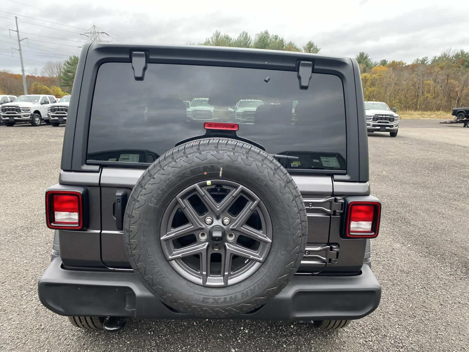 New 2026 Granite Crystal Metallic Clear-Coat Exterior Paint Jeep Sport S image 4
