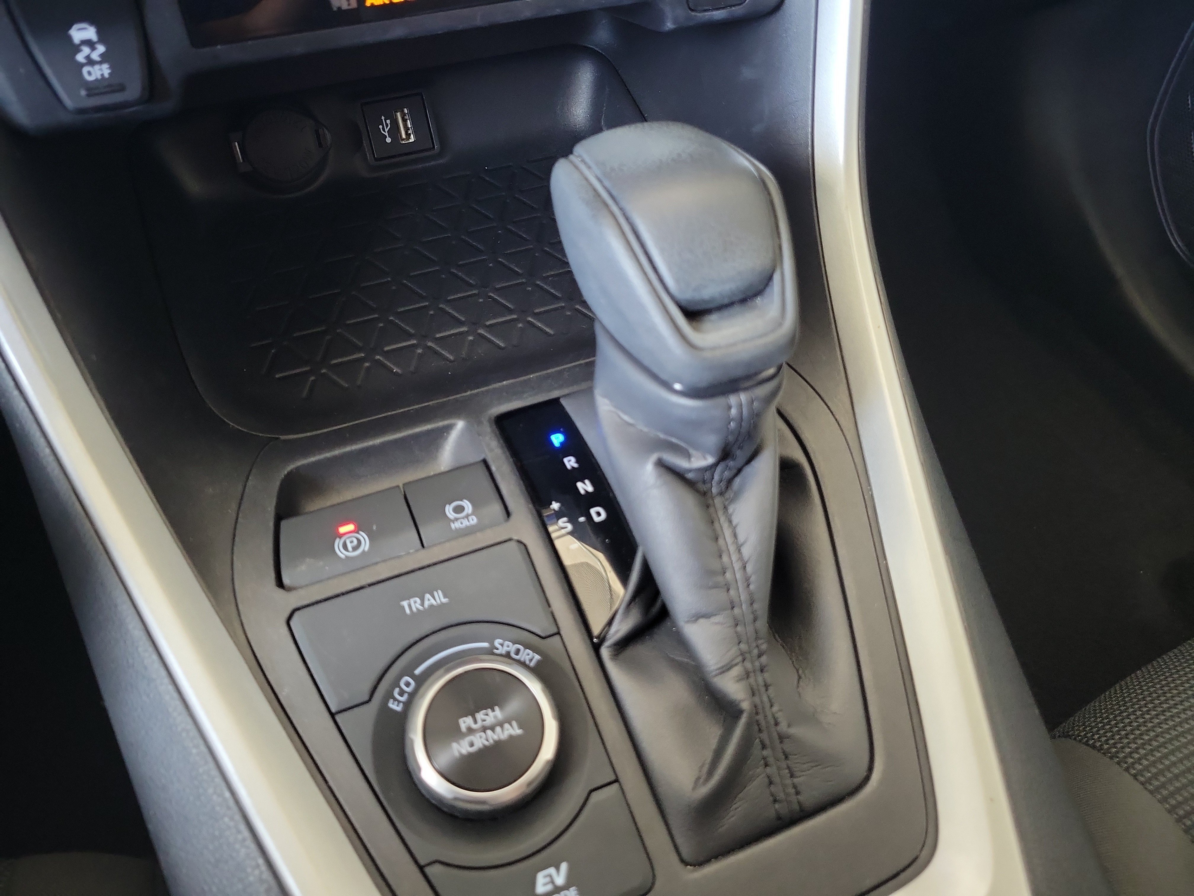 Used 2024 Silver Sky Metallic Toyota Hybrid LE image 27