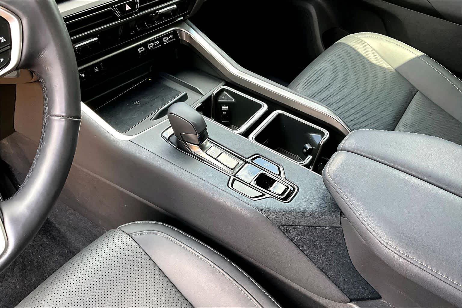 Used 2025 Wind Chill Pearl Lexus Premium image 17