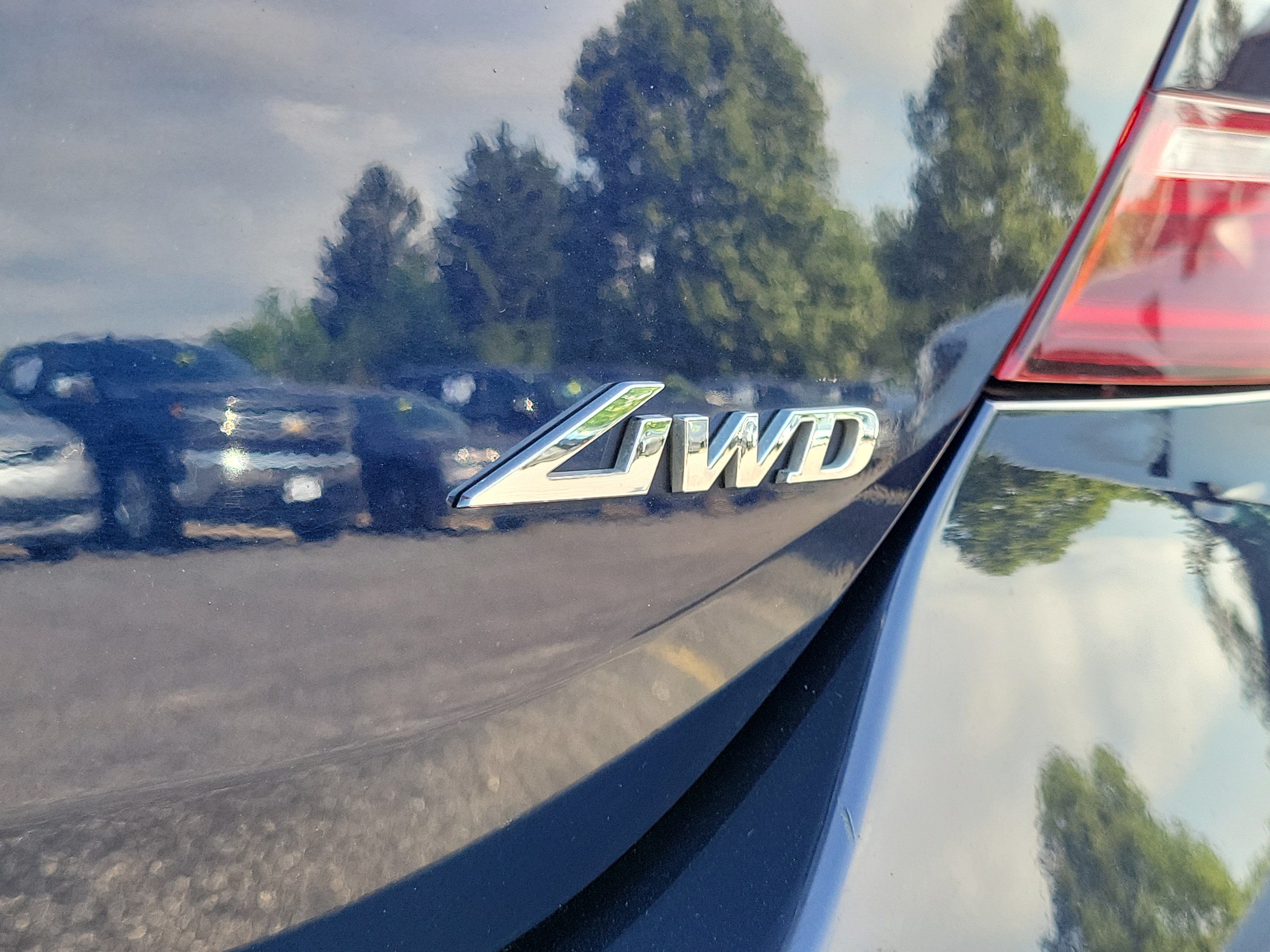 Used 2023 Capri Blue Genesis 2.0T image 7