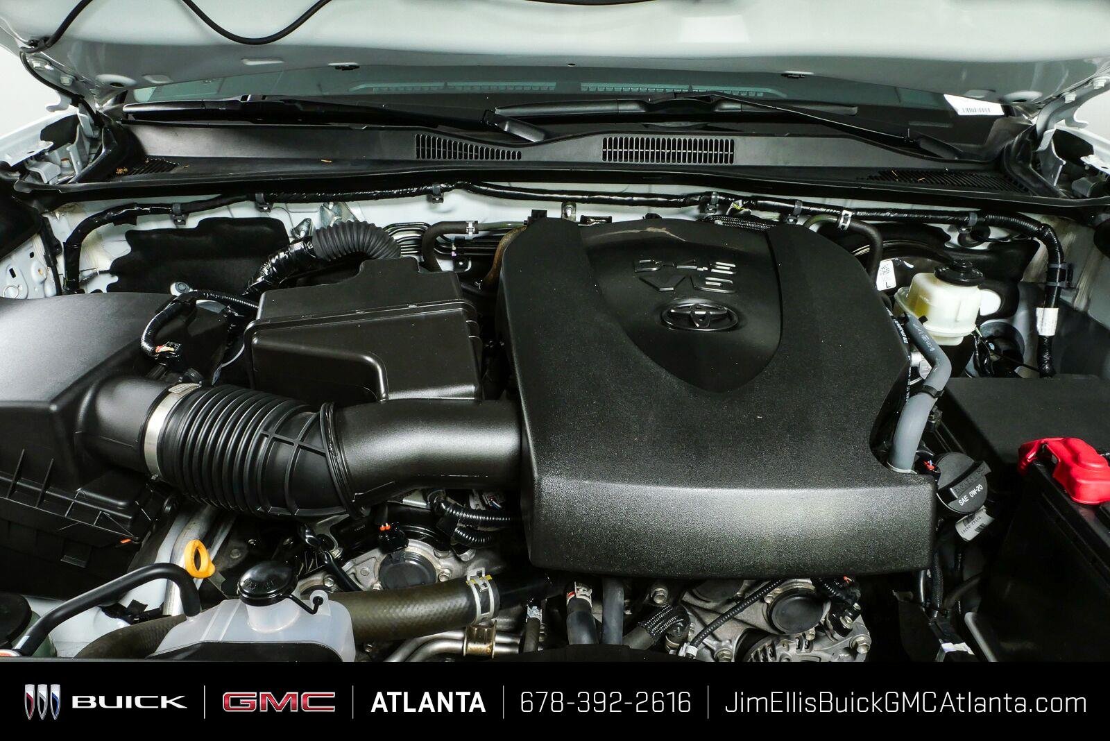 Used 2022 White Toyota SR5 V6 image 32