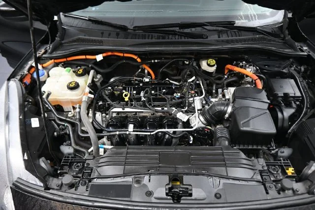 Used 2021 Black Ford SE image 12