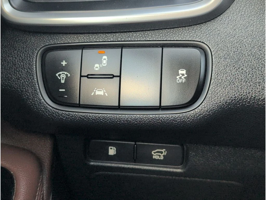 Used 2020 SILVER Kia 4d SUV FWD SX image 27