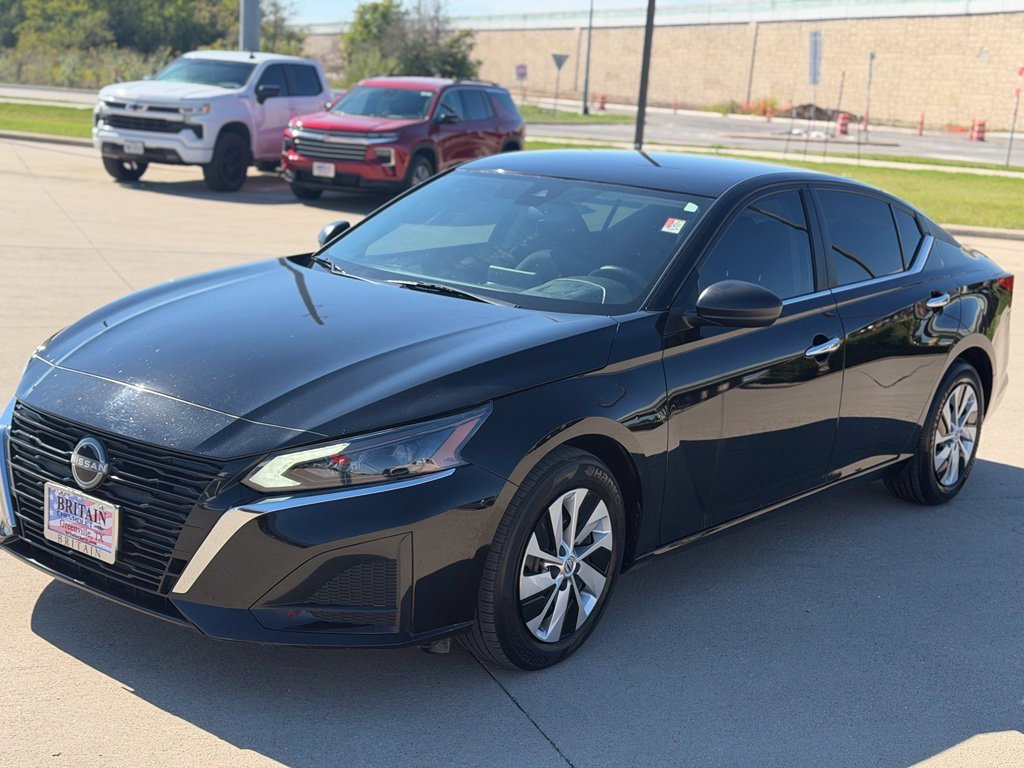 Used 2025 Black Nissan 2.5 S image 2