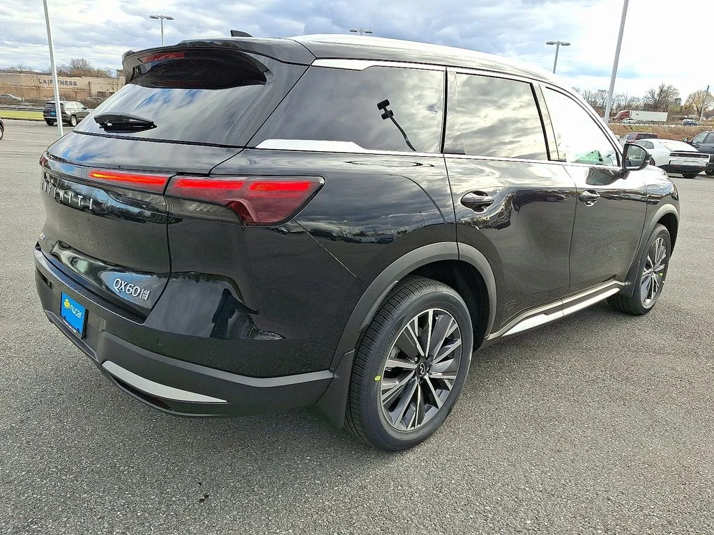 New 2026 Black INFINITI LUXE image 4