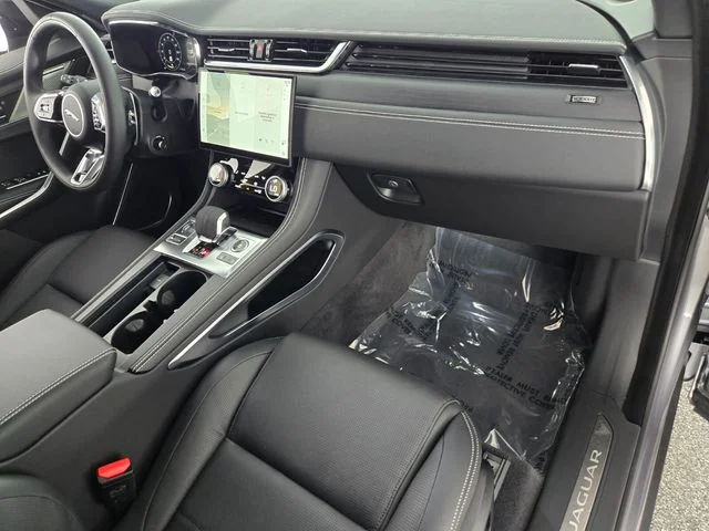2026 Jaguar F-Pace R-Dynamic S - Photo 17