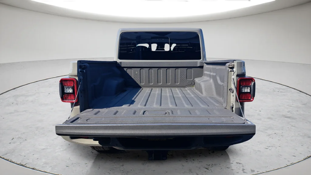 Used 2022 Gray Jeep High Altitude image 27