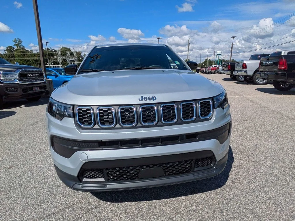 Used 2025 Silver Jeep Sport image 9