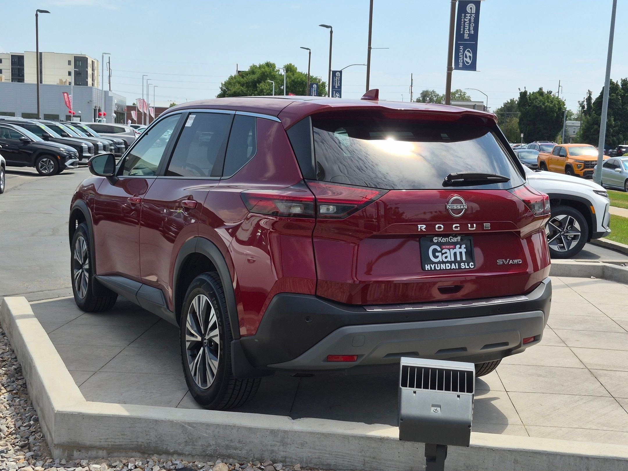 Used 2023 Scarlet Ember Tintcoat Nissan SV image 5