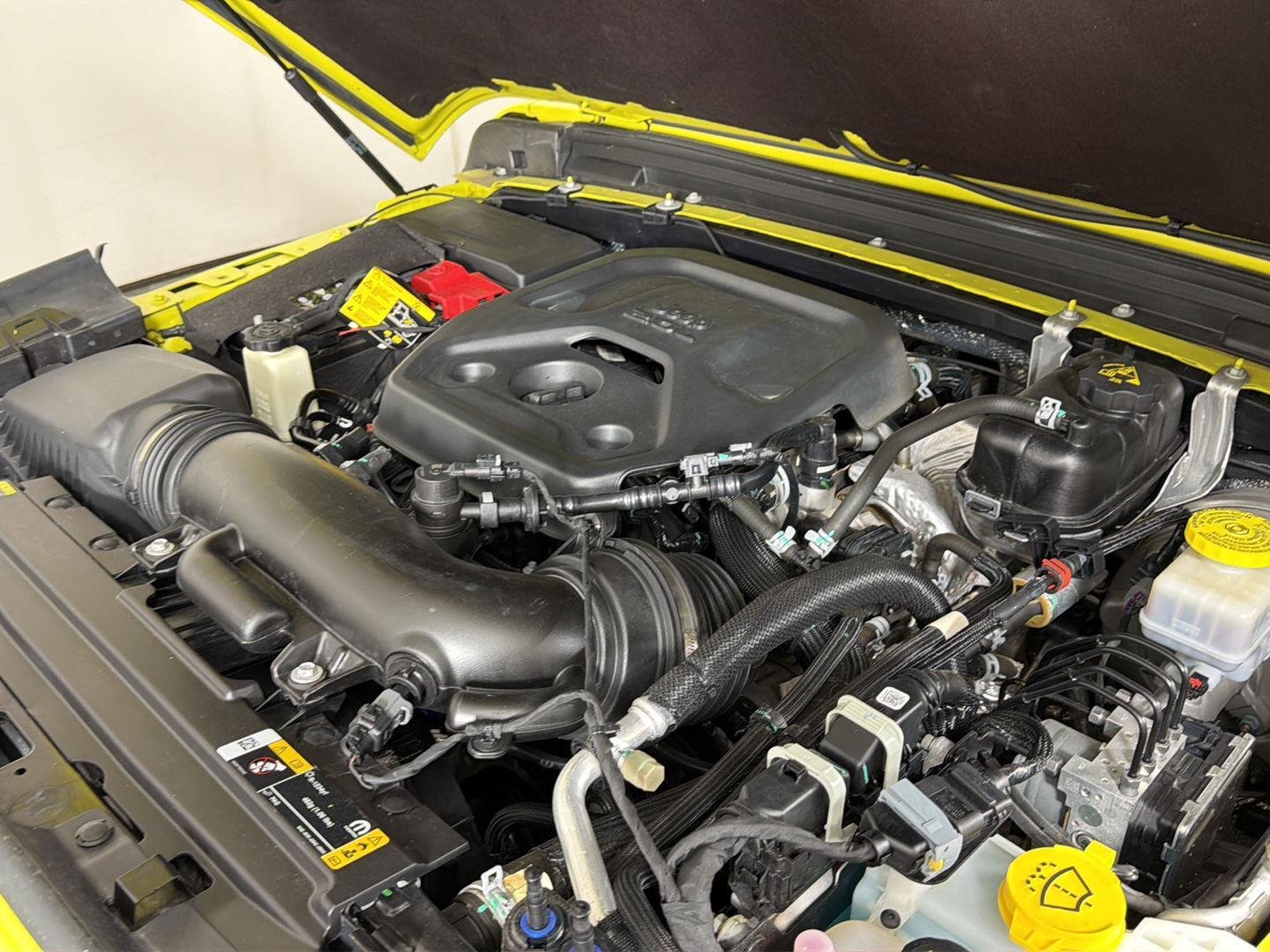 Used 2024 High Velocity Clearcoat Jeep Sport image 11
