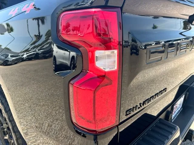 Used 2022 BLACK Chevrolet RST image 7