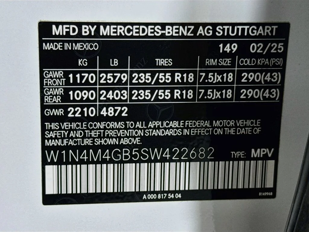 Used 2025 White Mercedes-Benz GLB 250 image 31