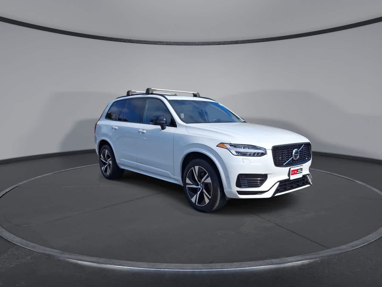 Used 2022 White Volvo R-Design image 2