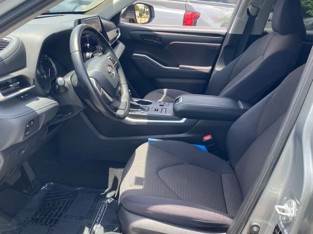 2023 Toyota Highlander LE - Photo 6