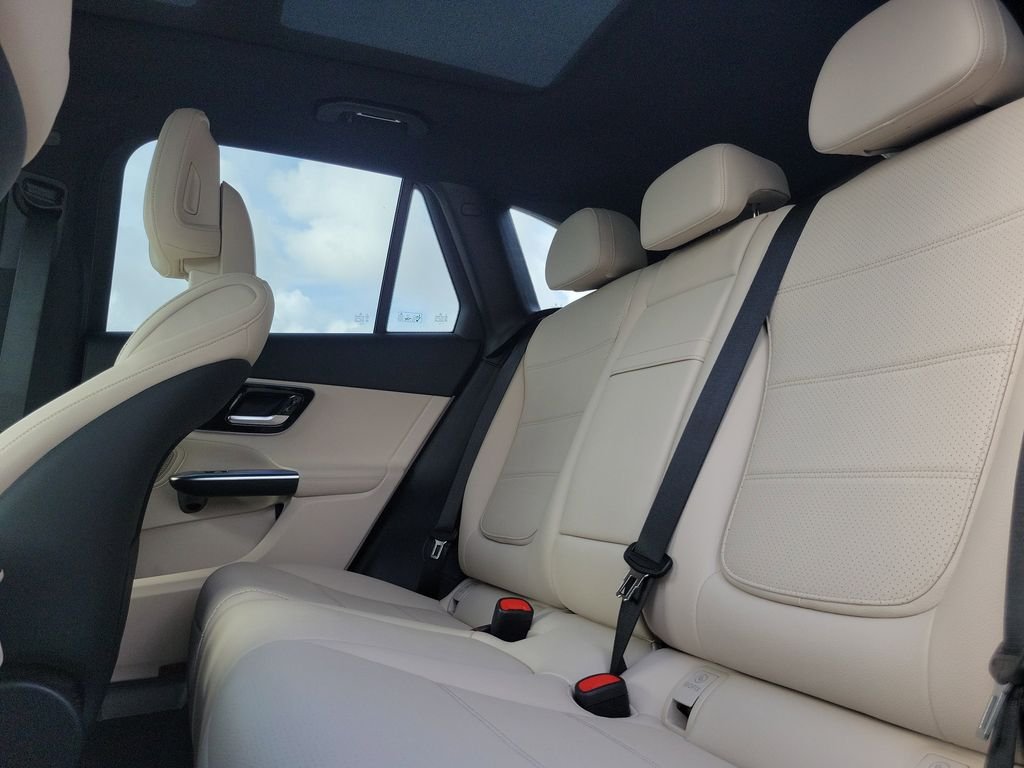 New 2026 White Mercedes-Benz GLC 300 image 11