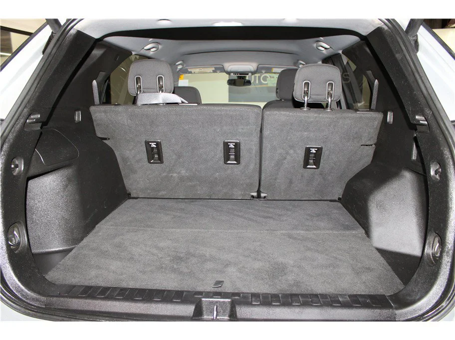 Used 2018 Silver Ice Metallic Chevrolet LT image 20