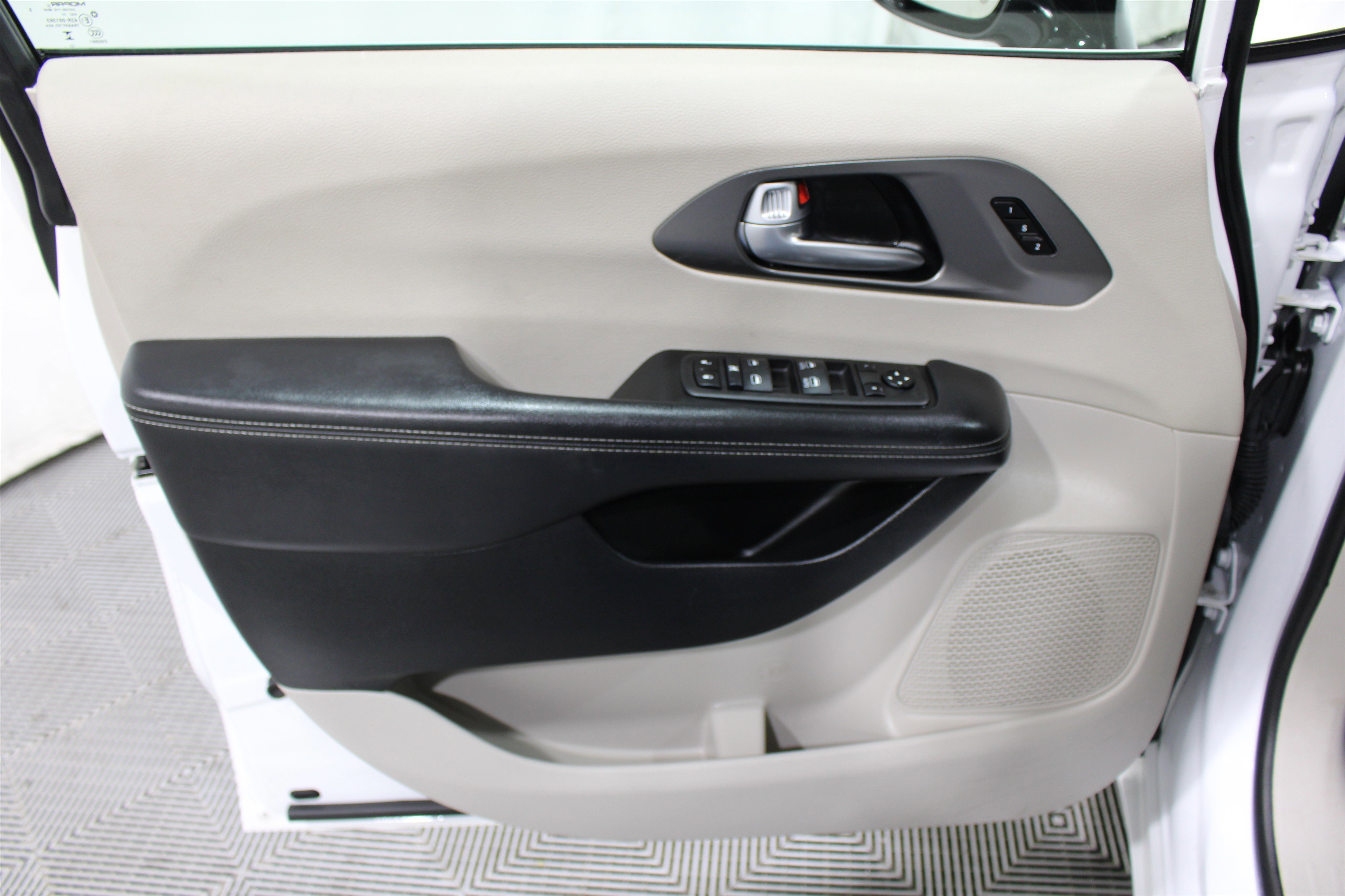 Used 2024 Bright White Clearcoat Chrysler Touring L image 6