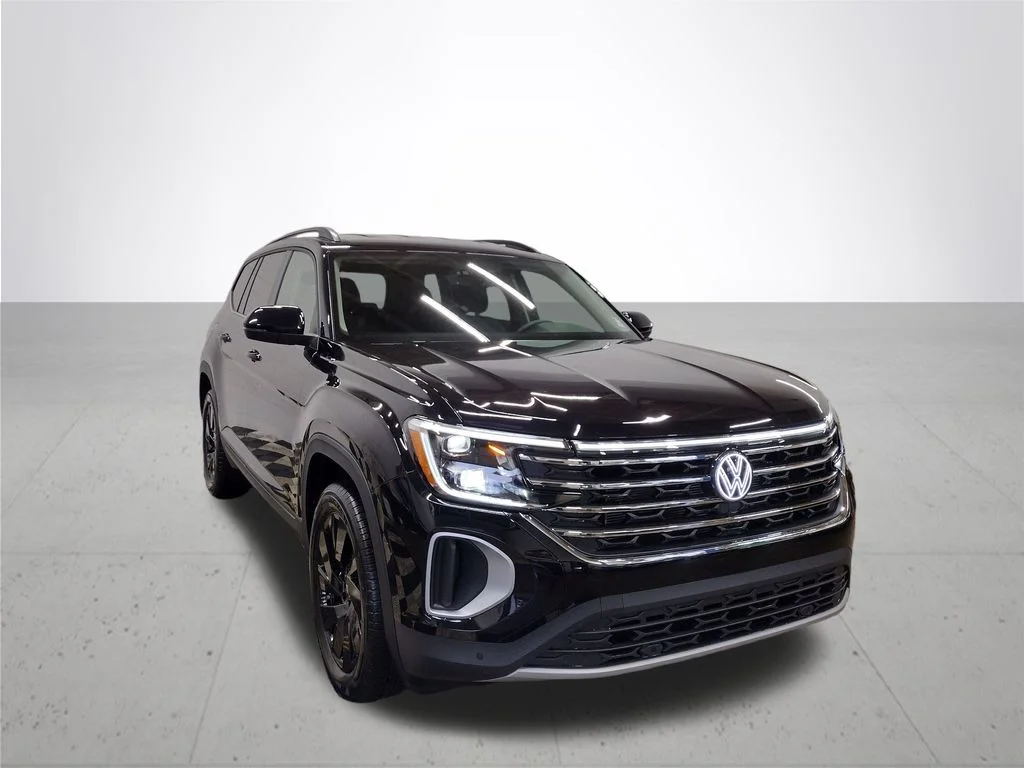 New 2026 Black Volkswagen 2.0T SE w/Technology image 4