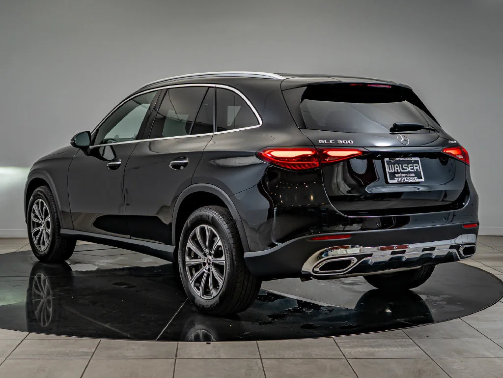 Certified Used 2025 Black Mercedes-Benz GLC 300 image 7