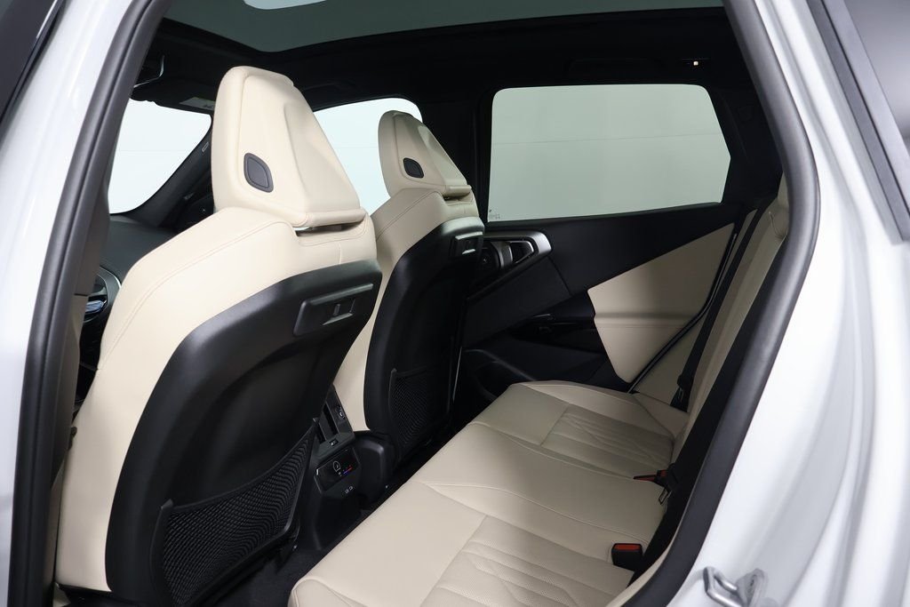 New 2026 Mineral White Metallic BMW 30 xDrive image 6