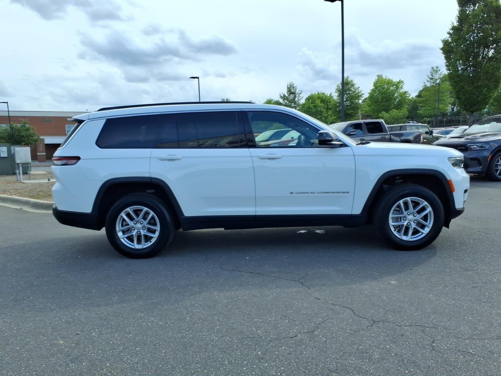 Used 2024 Bright White Clearcoat Jeep Laredo X image 9
