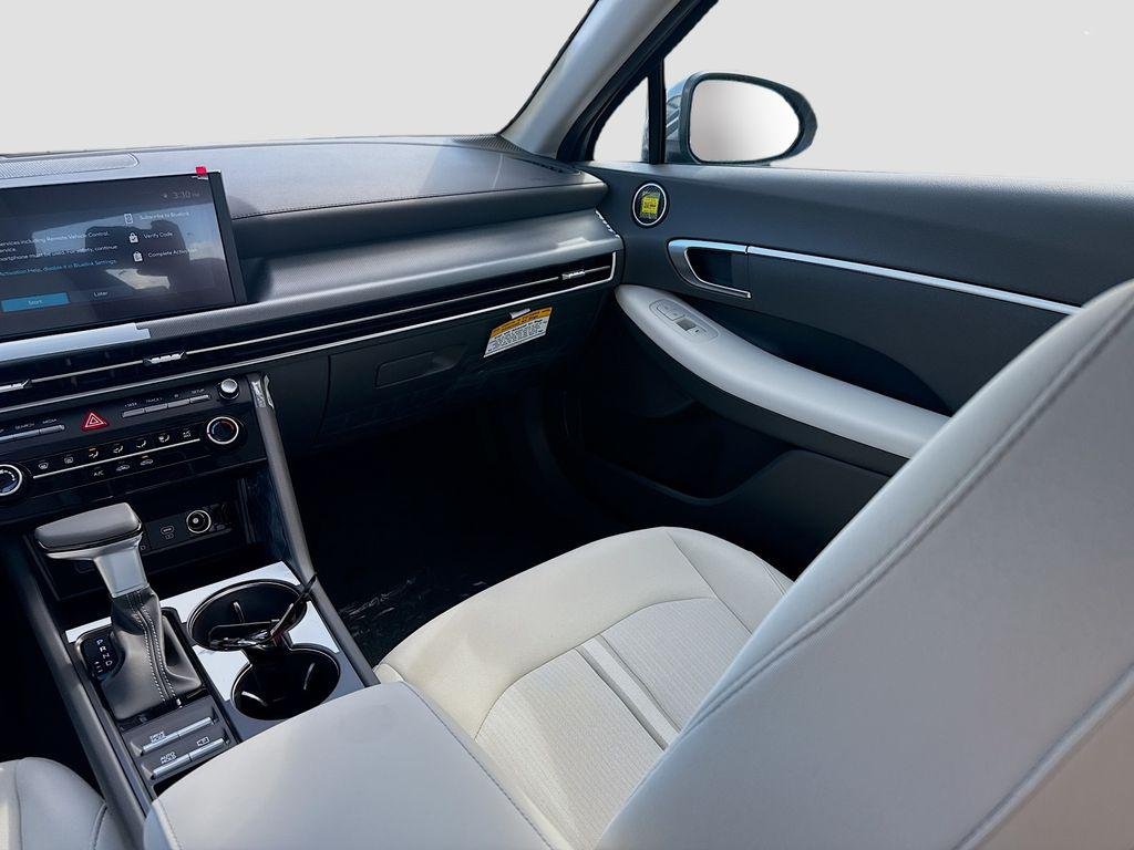 New 2026 Transmission Blue Hyundai SE image 17