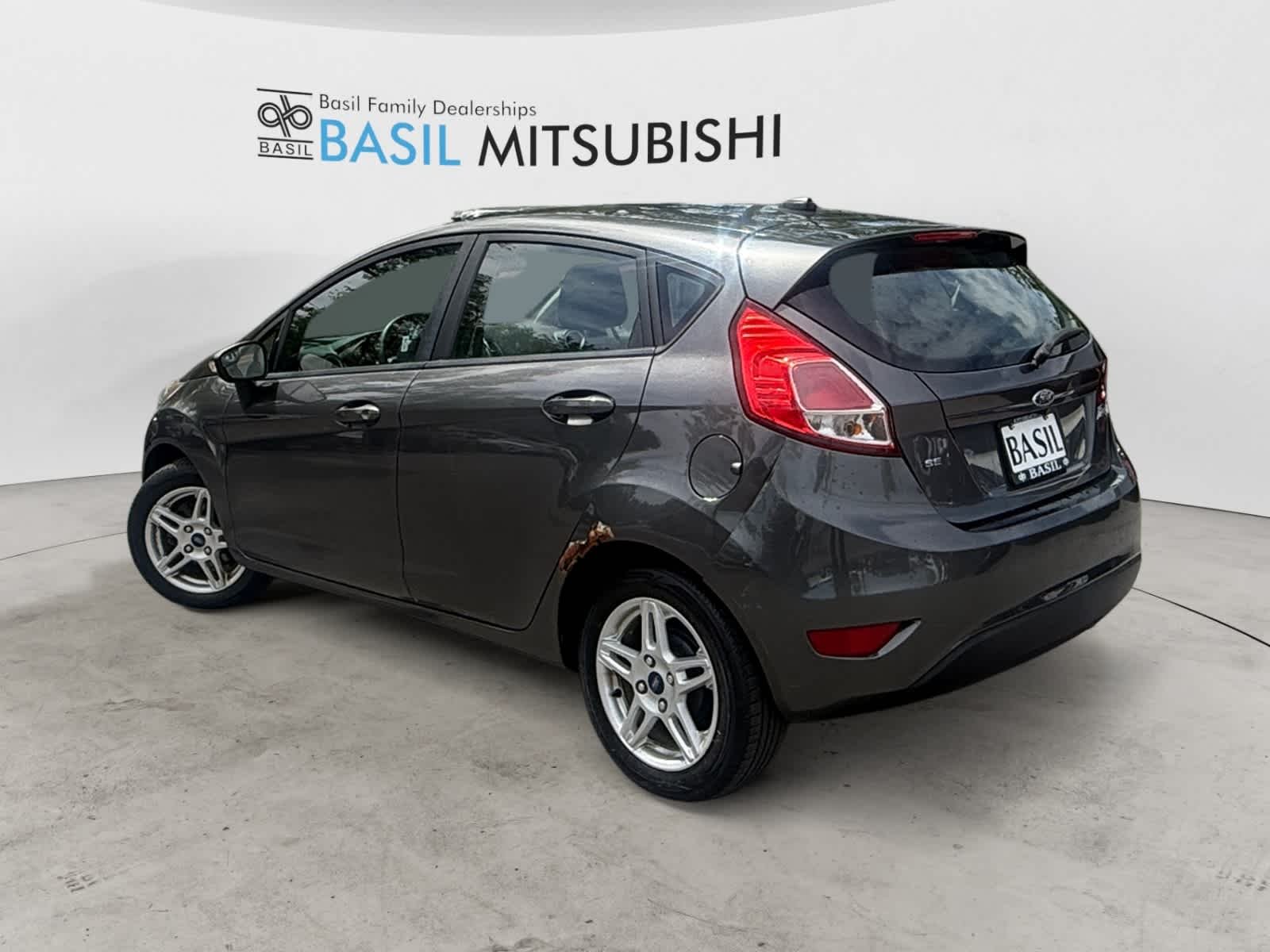 Used 2019 Magnetic Metallic Ford SE image 3