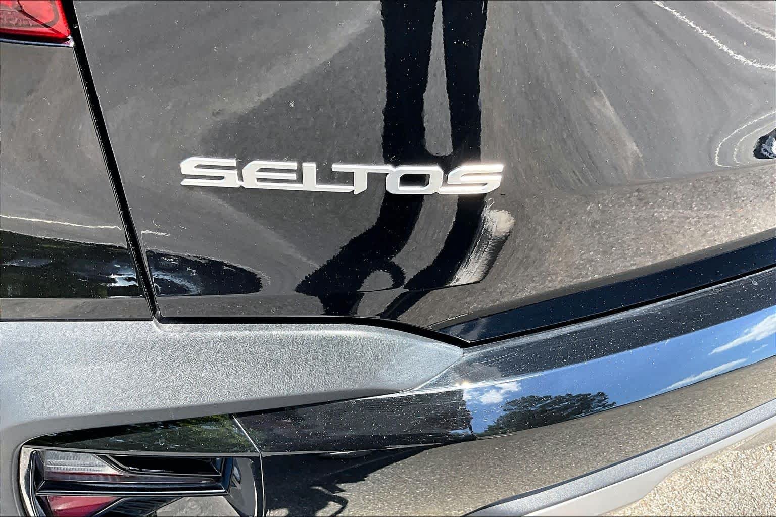 Used 2024 Fusion Black Kia S image 10