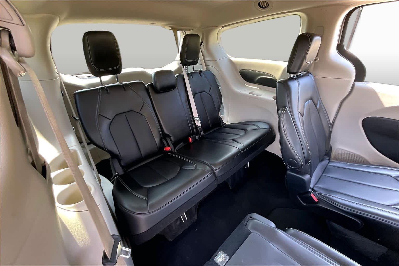 Used 2024 Silver Mist Clearcoat Chrysler Touring L image 35