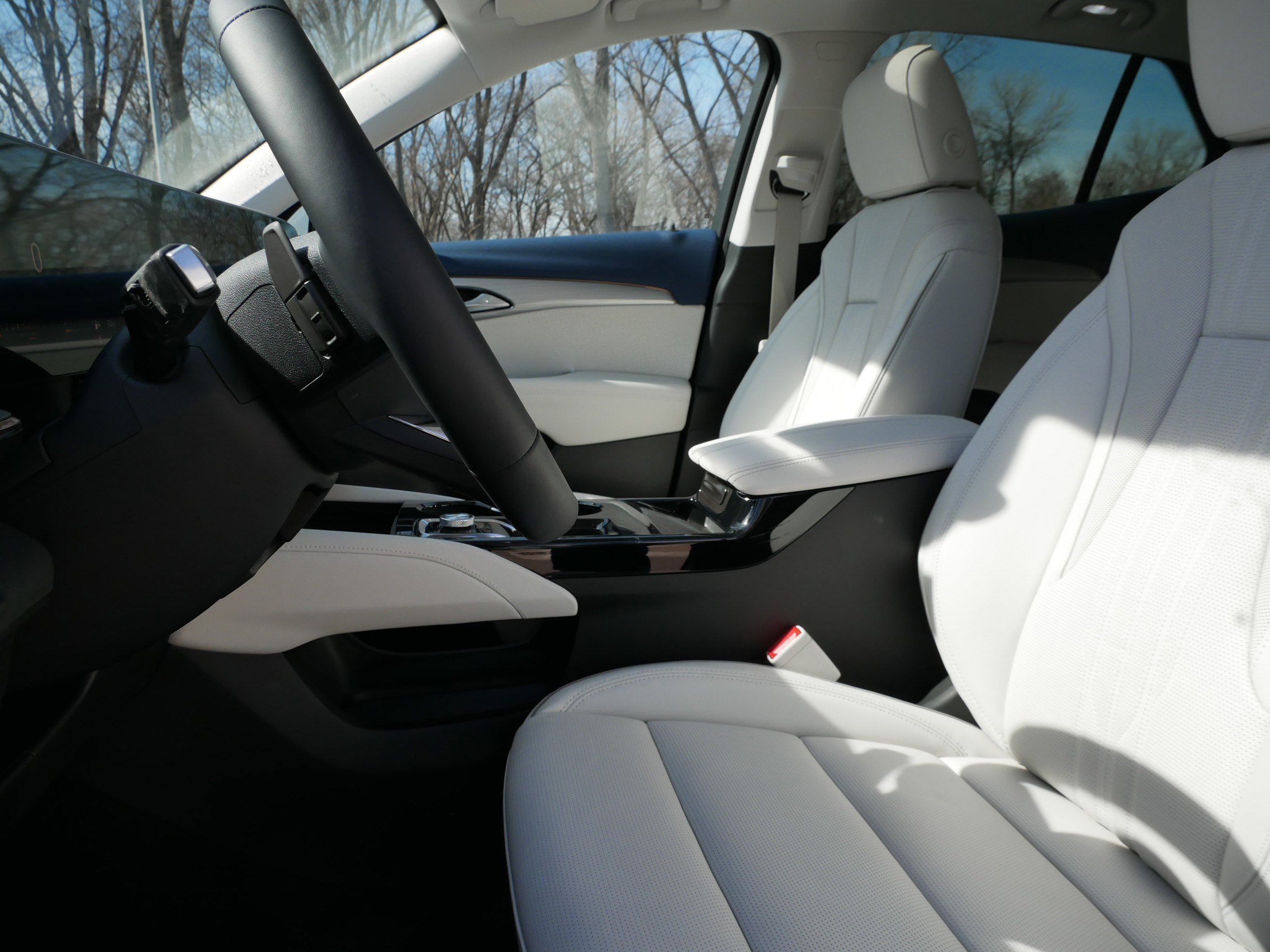 New 2026 Iridescent White Tricoat Buick Avenir image 4