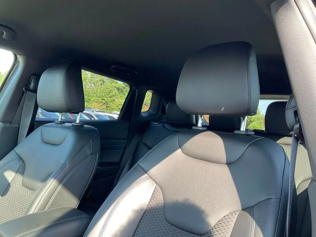 New 2026 Sting-Gray Clearcoat Jeep Latitude image 21