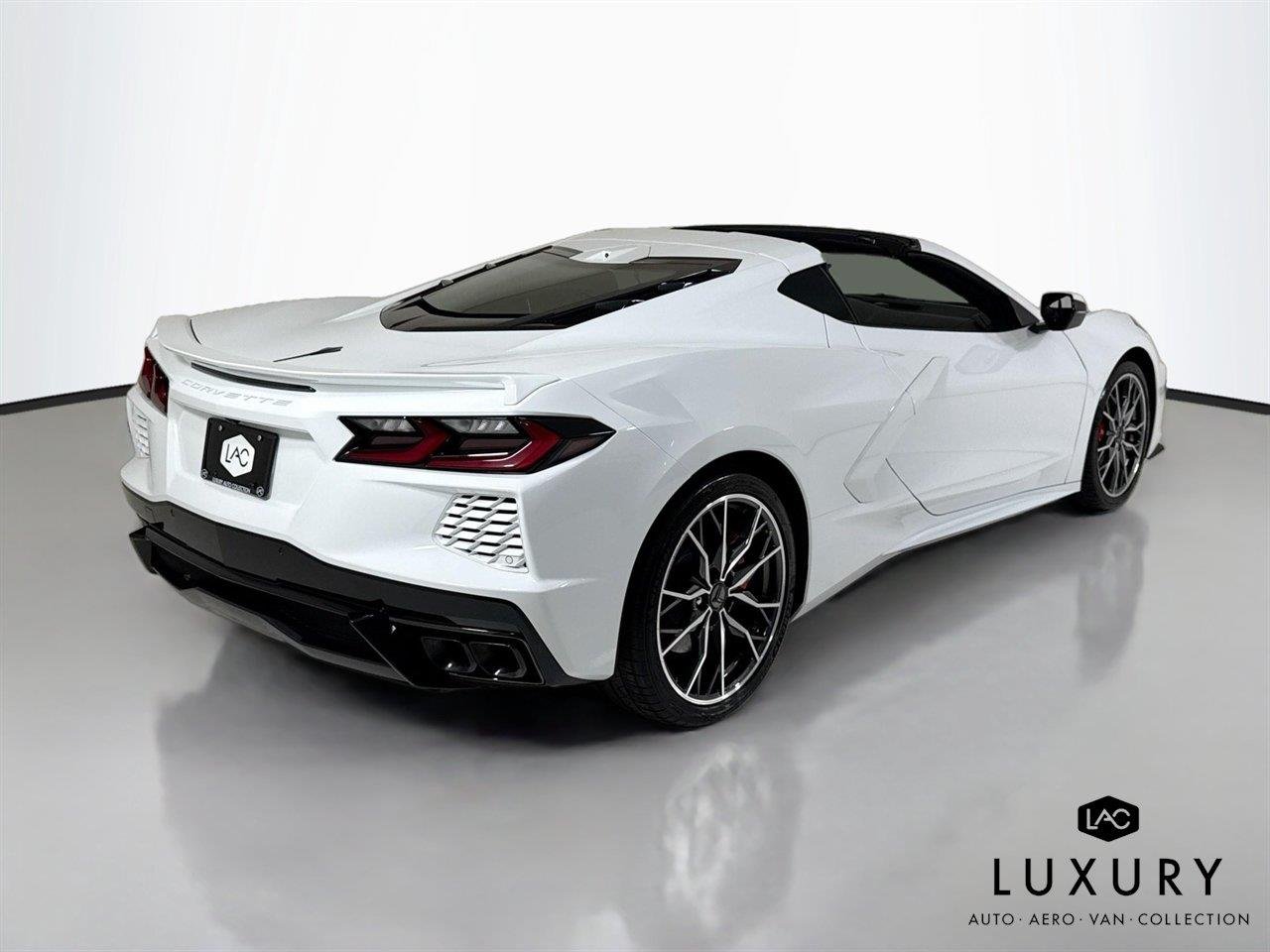 Used 2026 Arctic White Chevrolet 1LT | Performance Exhaust | Paint Matched Accents image 6