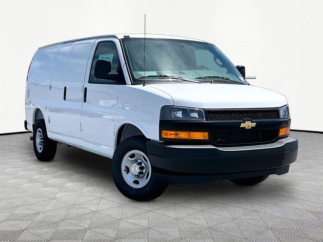 2026 Chevrolet Express 2500 Work Van HD's photo