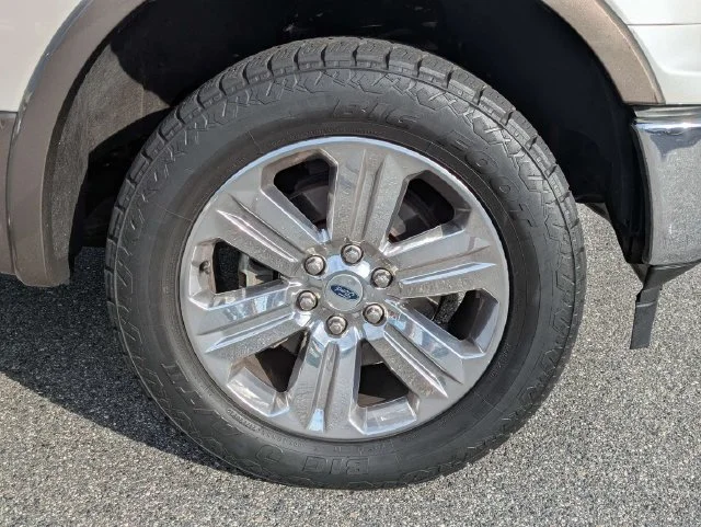 Used 2019 White Ford Lariat image 11