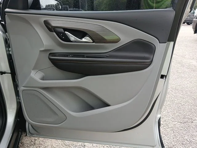 Used 2020 Silver GMC SLT image 25