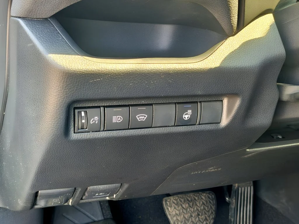 2023 Toyota RAV4 XLE - Photo 16