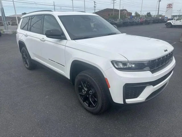 New 2026 Bright White Clear-Coat Exterior Paint Jeep Laredo image 2