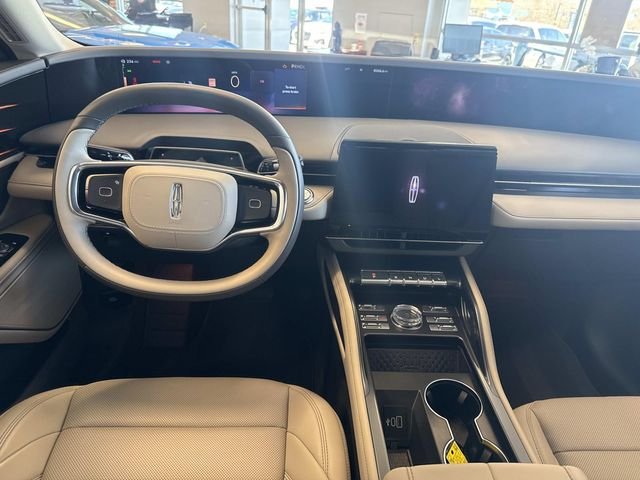 Used 2025 Black Metallic Lincoln Premiere image 14