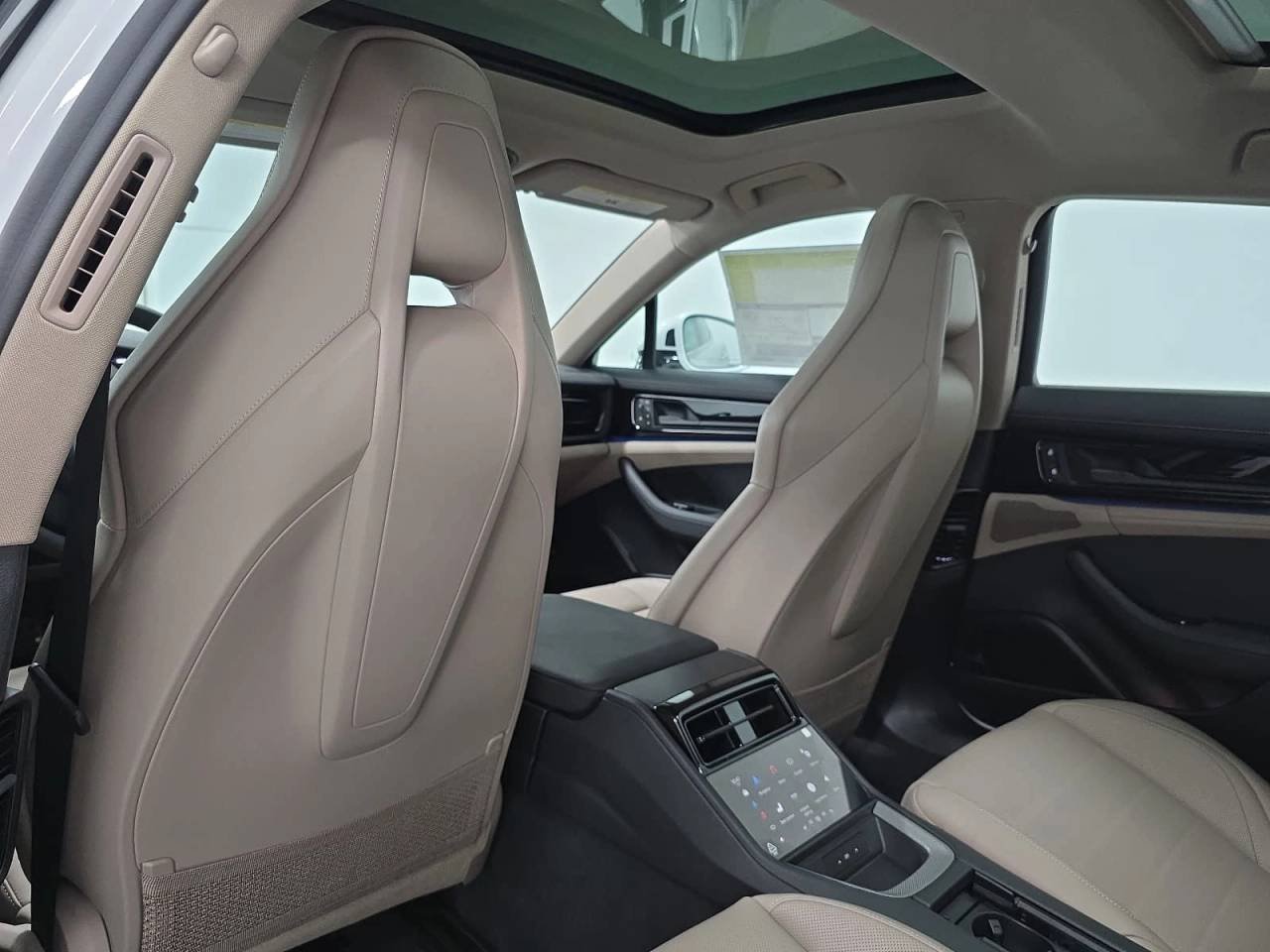 2026 Porsche Panamera 4 E-Hybrid - Photo 28